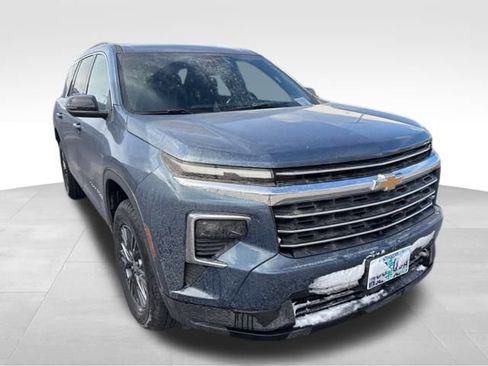 Used 2025 Chevrolet Traverse LT image 7