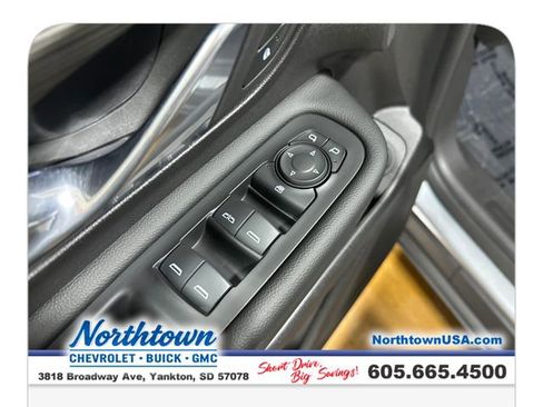 Used 2024 GMC Terrain SLE w/ Driver Convenience Package image 12
