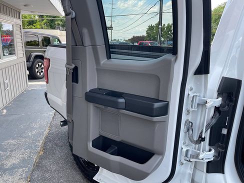Used 2017 Ford F150 XL w/ Equipment Group 101A Mid AWD/4WD image 27