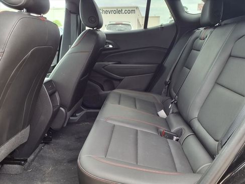 Used 2025 Chevrolet Trax RS w/ Sunroof Package FWD image 10