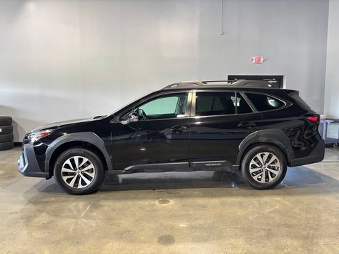 Used 2023 Subaru Outback Premium AWD/4WD image 2