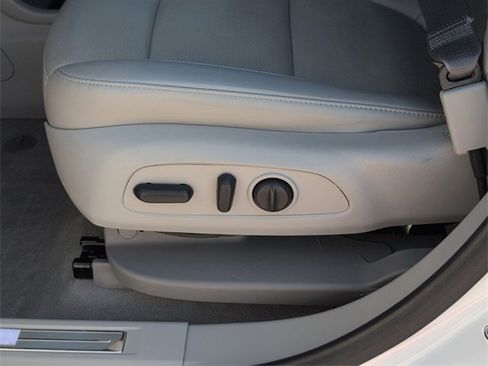 Used 2022 GMC Acadia SLT w/ Technology Package image 15