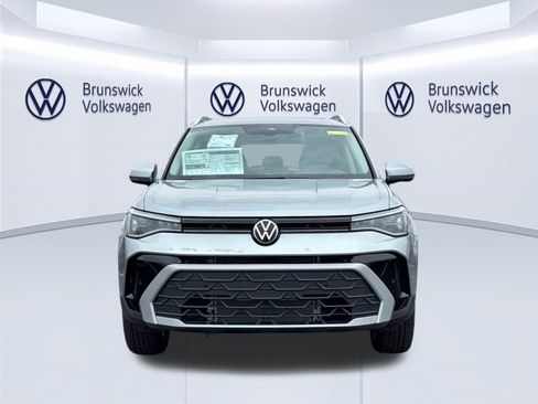 New 2026 Volkswagen Taos SE AWD/4WD image 2