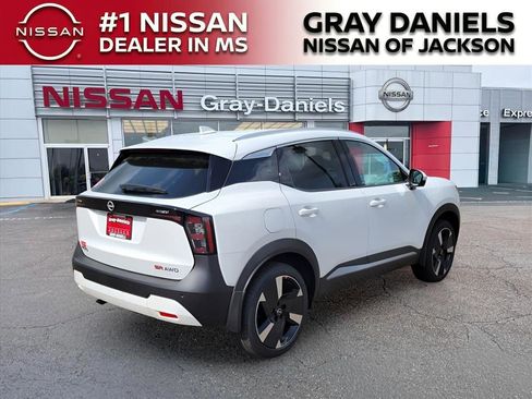 New 2025 Nissan Kicks SR image 18