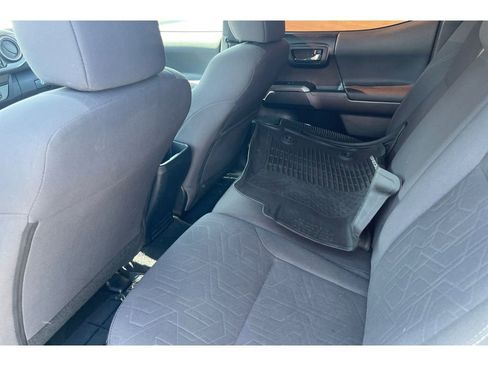 Used 2019 Toyota Tacoma TRD Off-Road w/ Technology Package RWD image 14