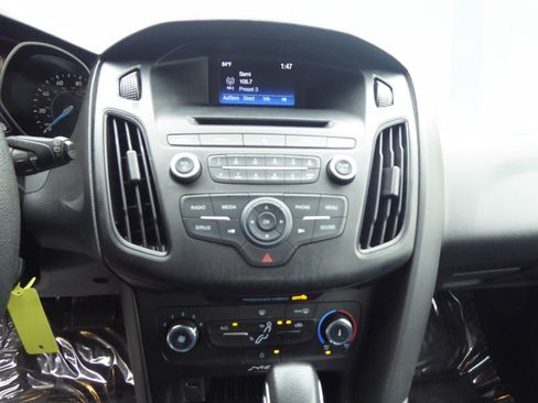 Used 2017 Ford Focus SE image 12