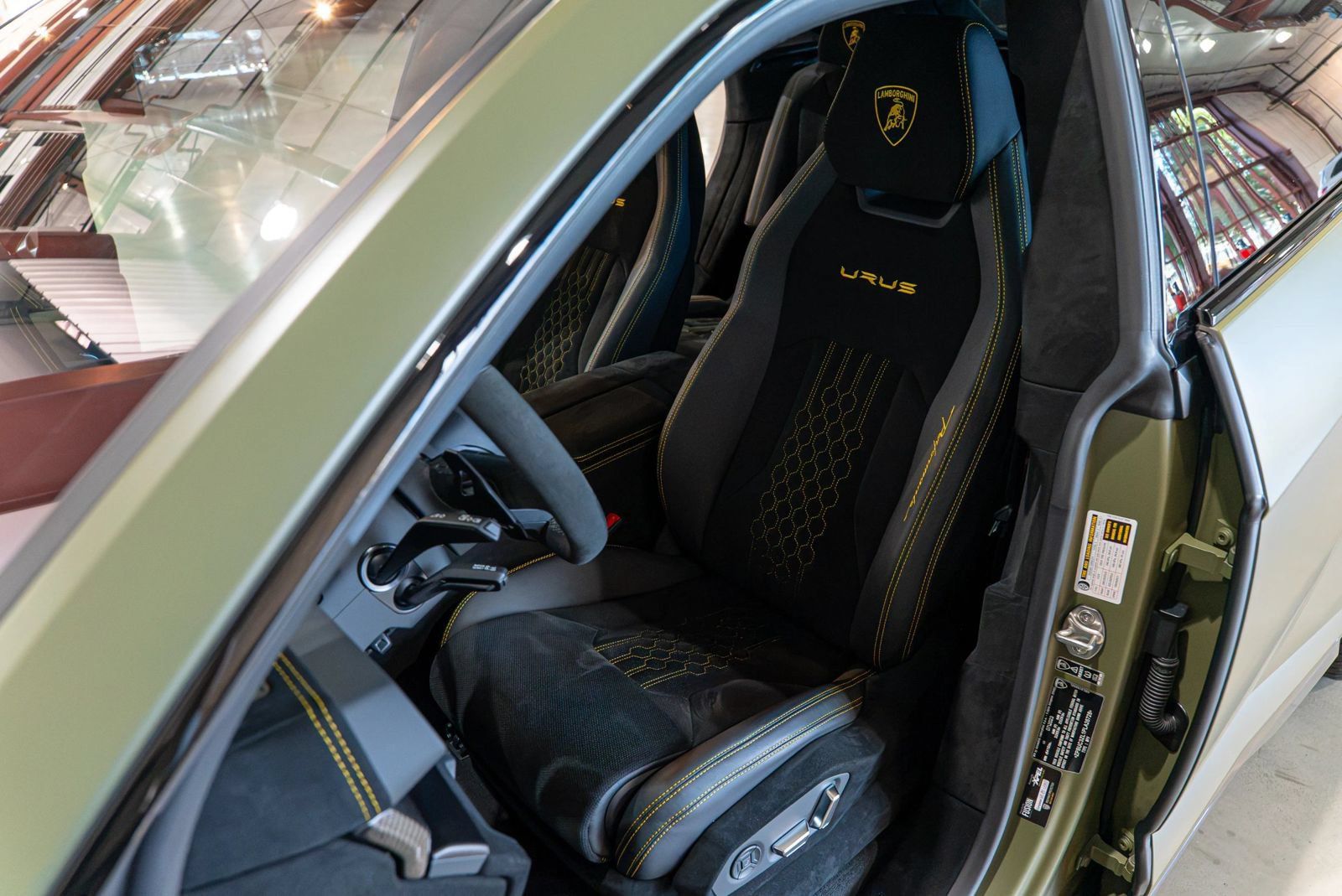 Used 2023 Lamborghini Urus Performante AWD/4WD image 37