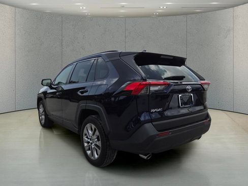 Used 2022 Toyota RAV4 XLE Premium FWD image 7