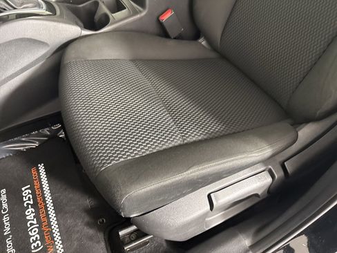 Used 2020 Nissan Rogue Sport S image 11