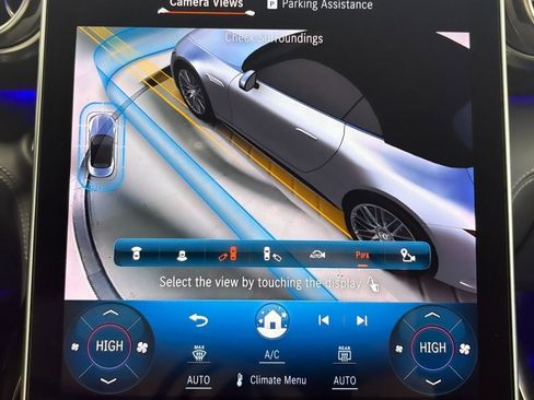 Used 2022 Mercedes-Benz SL 55 AMG 4MATIC w/ Driver Assistance Package image 25