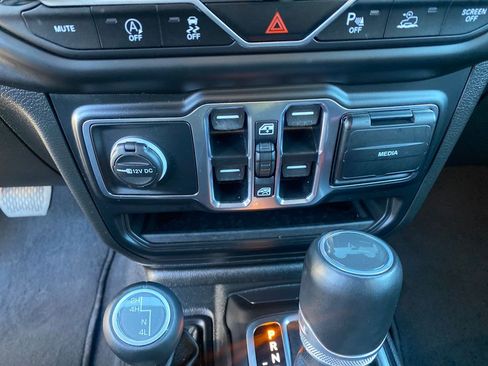 Used 2023 Jeep Wrangler Sahara image 39