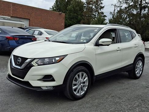 Used 2022 Nissan Rogue Sport SV w/ Technology Package image 3