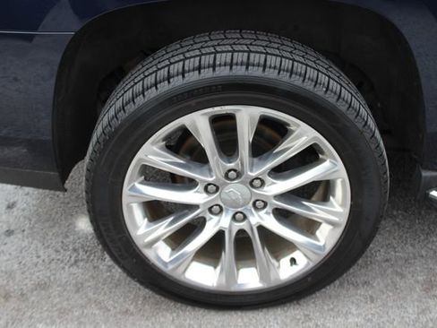 Used 2019 Cadillac Escalade Luxury image 40