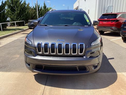 Used 2017 Jeep Cherokee Latitude image 2