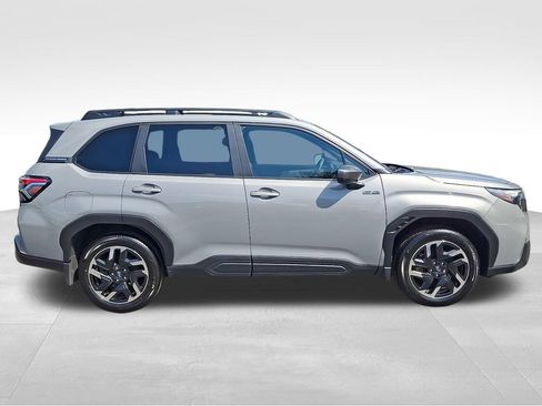 Certified 2025 Subaru Forester Premium AWD/4WD image 7
