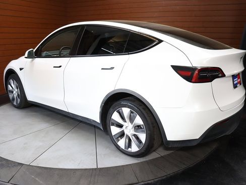 Used 2023 Tesla Model Y Long Range image 23