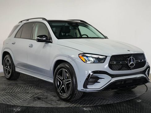 Used 2024 Mercedes-Benz GLE 450e 4MATIC image 3