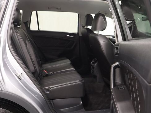 Used 2024 Volkswagen Tiguan SE image 17
