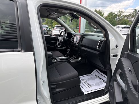 Certified 2023 Nissan Frontier SV w/ SV Convenience Package AWD/4WD image 11