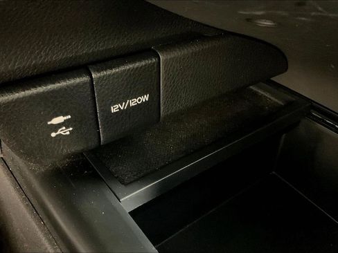 Used 2019 Toyota Camry LE image 32