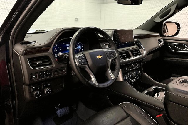 Used 2024 Chevrolet Suburban Premier AWD/4WD image 17