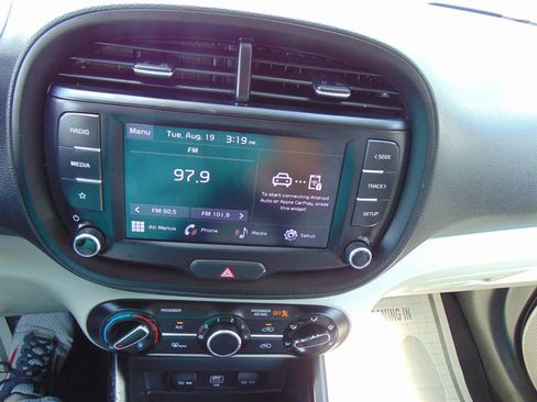 Used 2022 Kia Soul LX image 23