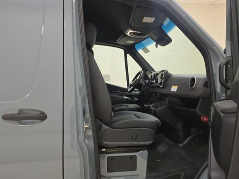 Used 2024 Mercedes-Benz Sprinter 2500 image 6