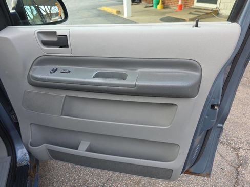 Used 2004 Ford Freestar SEL image 12