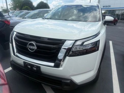 Used 2024 Nissan Pathfinder SV AWD/4WD image 2