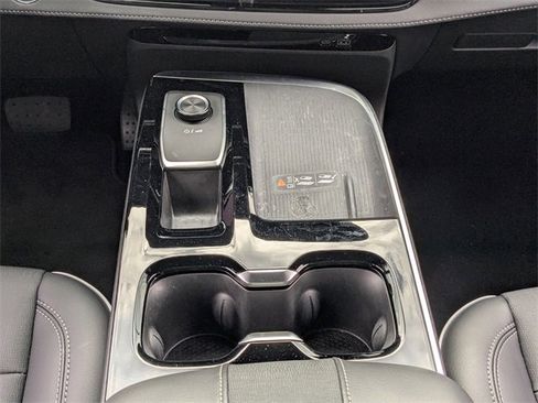 Used 2025 Buick Enclave Preferred image 18