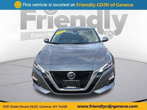 Used 2022 Nissan Altima 2.5 SV image 2