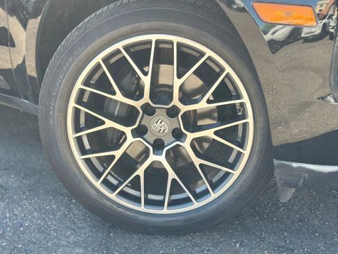 Used 2018 Porsche Macan image 8