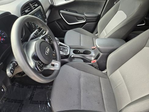 Used 2020 Kia Soul LX FWD image 18