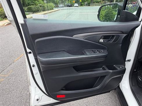 Used 2018 Honda Pilot LX image 40