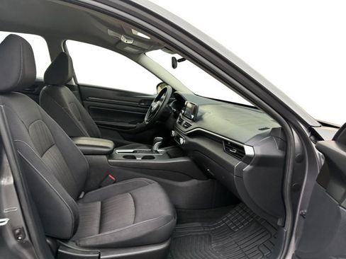 Used 2024 Nissan Altima 2.5 S FWD image 12
