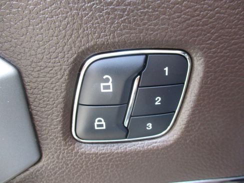 Used 2018 Ford F150 King Ranch w/ Equipment Group 601A Luxury AWD/4WD image 41