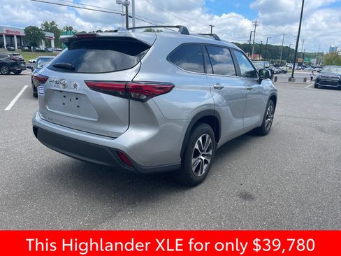 Used 2023 Toyota Highlander XLE FWD image 11