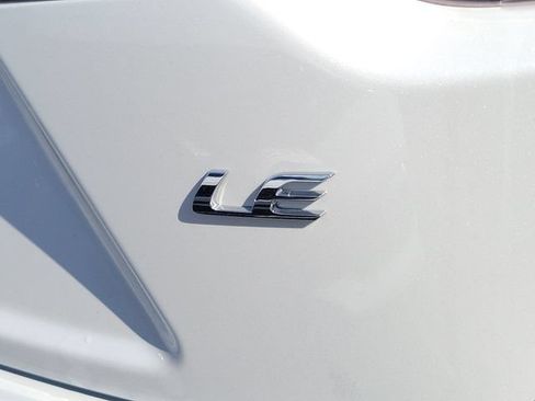 Used 2025 Toyota Corolla LE FWD image 5