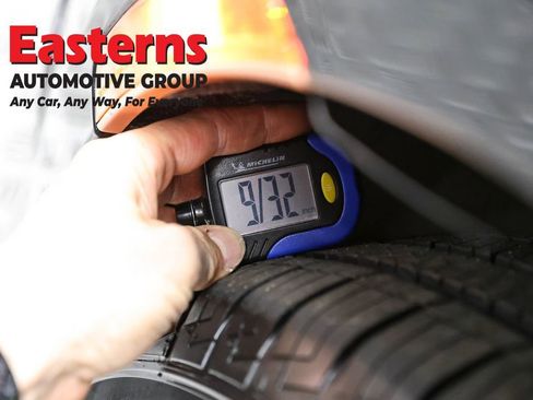 Used 2023 Chrysler Pacifica Touring-L image 28