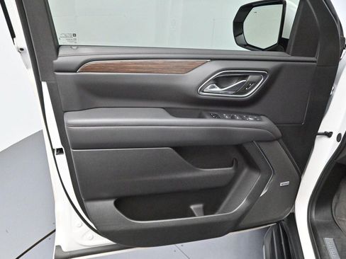 Used 2024 Chevrolet Tahoe High Country AWD/4WD image 9