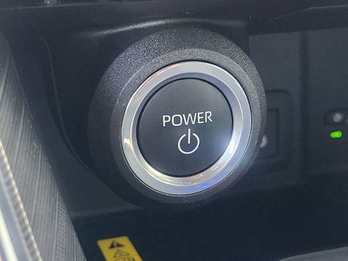 Used 2024 Toyota Venza XLE image 20