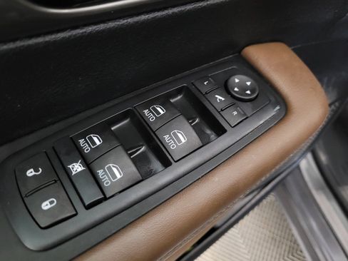 Used 2017 Chrysler Pacifica Limited FWD image 27