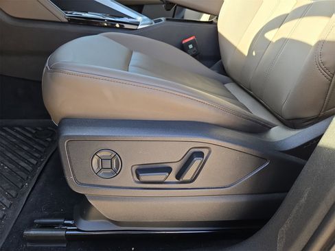 Used 2025 Audi Q5 Premium Plus w/ Premium Plus image 17