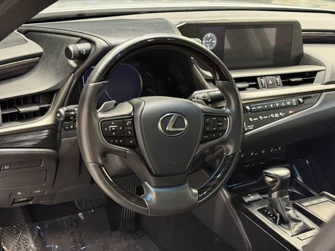 Used 2021 Lexus ES 350 350 Luxury w/ Accessory Package image 13