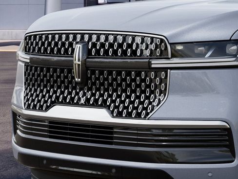 New 2027 Lincoln Navigator Reserve AWD/4WD image 17