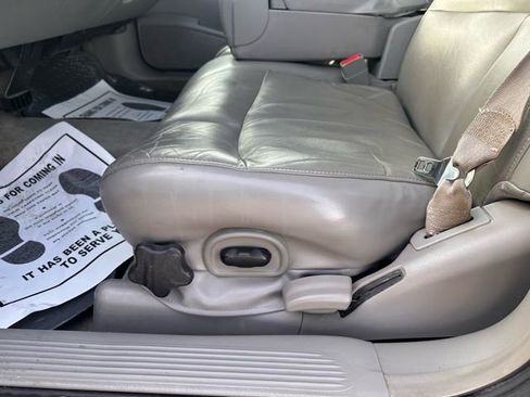 Used 2002 Buick Le Sabre Custom w/ Luxury Pkg image 12