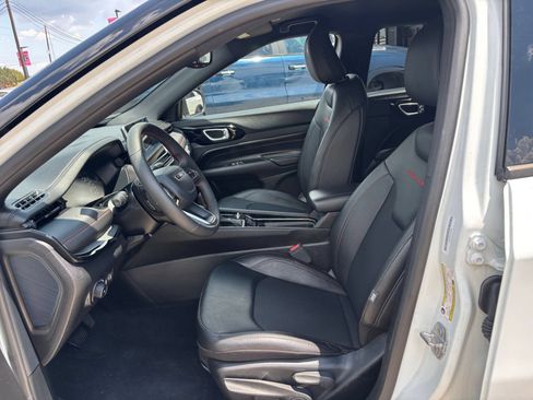 Used 2025 Jeep Compass Trailhawk AWD/4WD image 25
