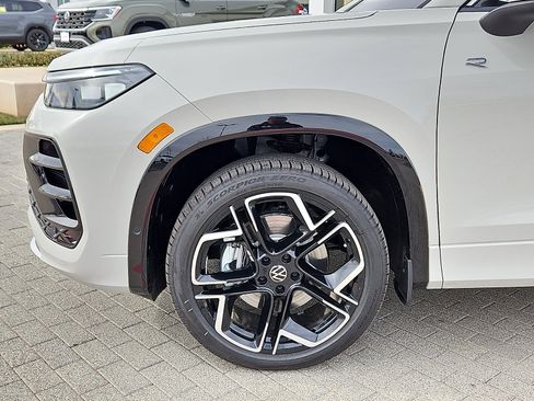 New 2026 Volkswagen Tiguan SEL R-Line image 6