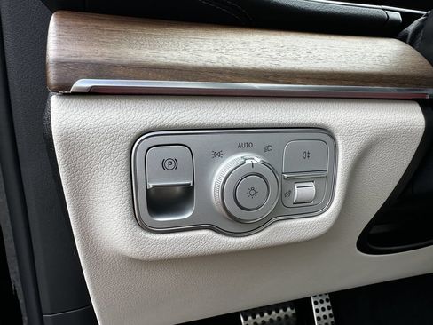 New 2026 Mercedes-Benz GLS 450 4MATIC image 35