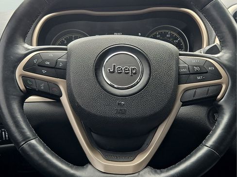 Used 2015 Jeep Cherokee Limited AWD/4WD image 10